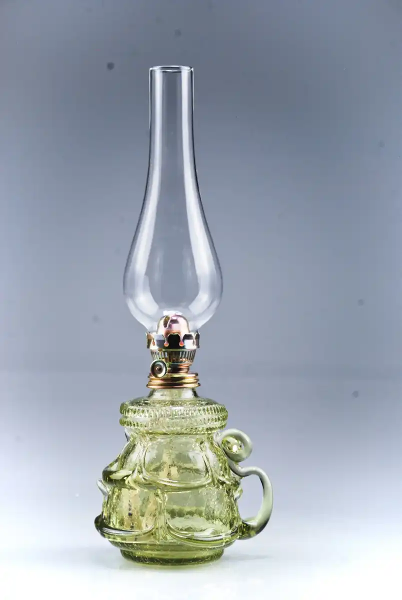 petrolejová lampa ze zeleného skla
