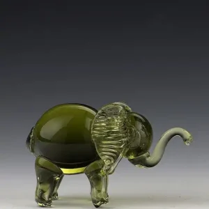 Foukaný slon z historického skla