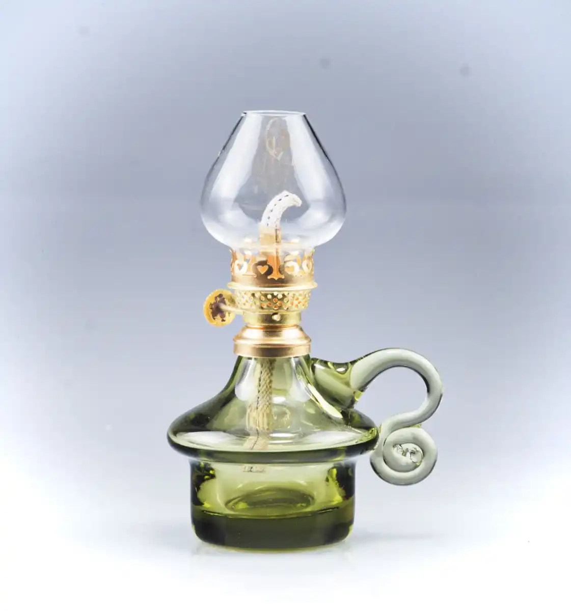 petrolejová lampa ze zeleného skla