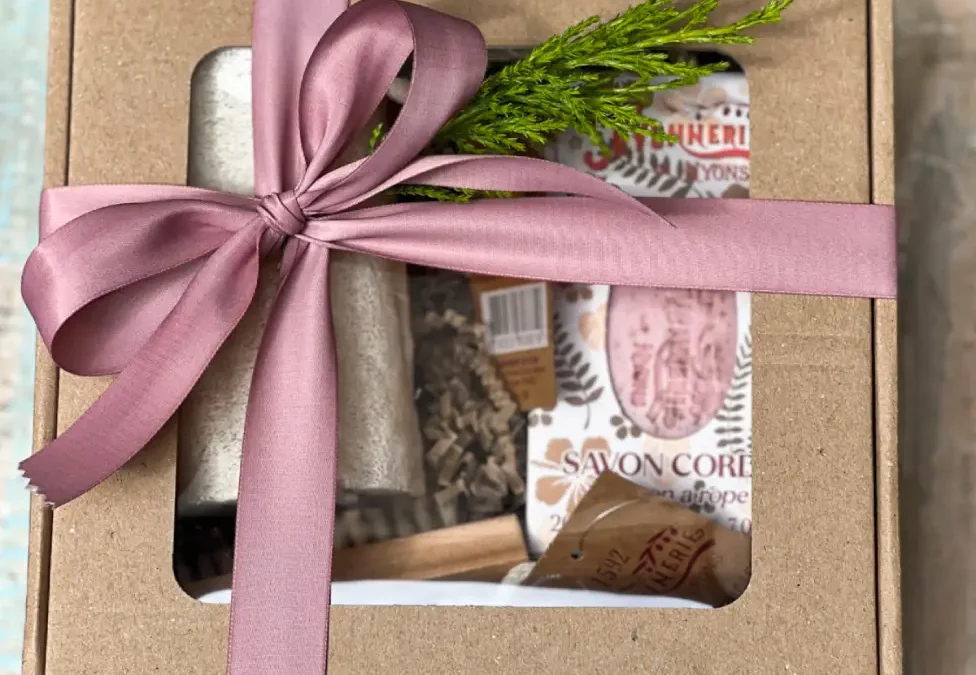 Dárkový balíček k Vánocům – originální inspirace, která potěší pod stromečkem