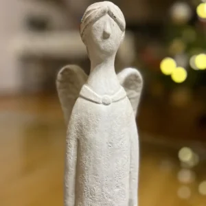 soška Anděla z betonu bílá dekorace