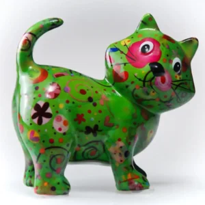 zelená pokladnička na peníze ve tvaru kočky