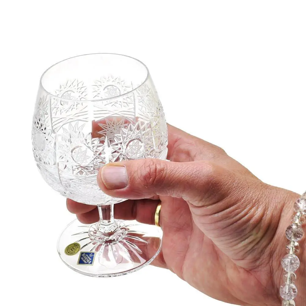 broušená sklenice na brandy