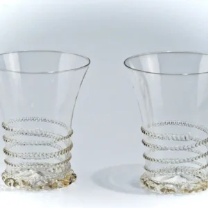 nízké sklenice na víno ze šedého křišťálu