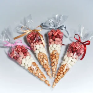 dárkový kornout ořechy a ovoce v čokoládě