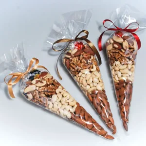 dárkový kornout s ořechy a bonbónem