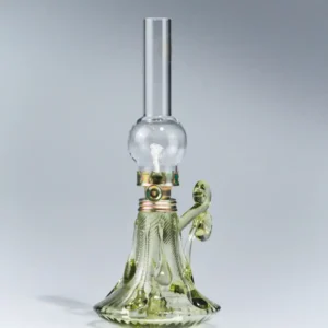 Petrolejová lampa ze zeleného lesního skla