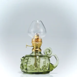 Petrolejová lampa z lesního skla – menší zdobená lampička