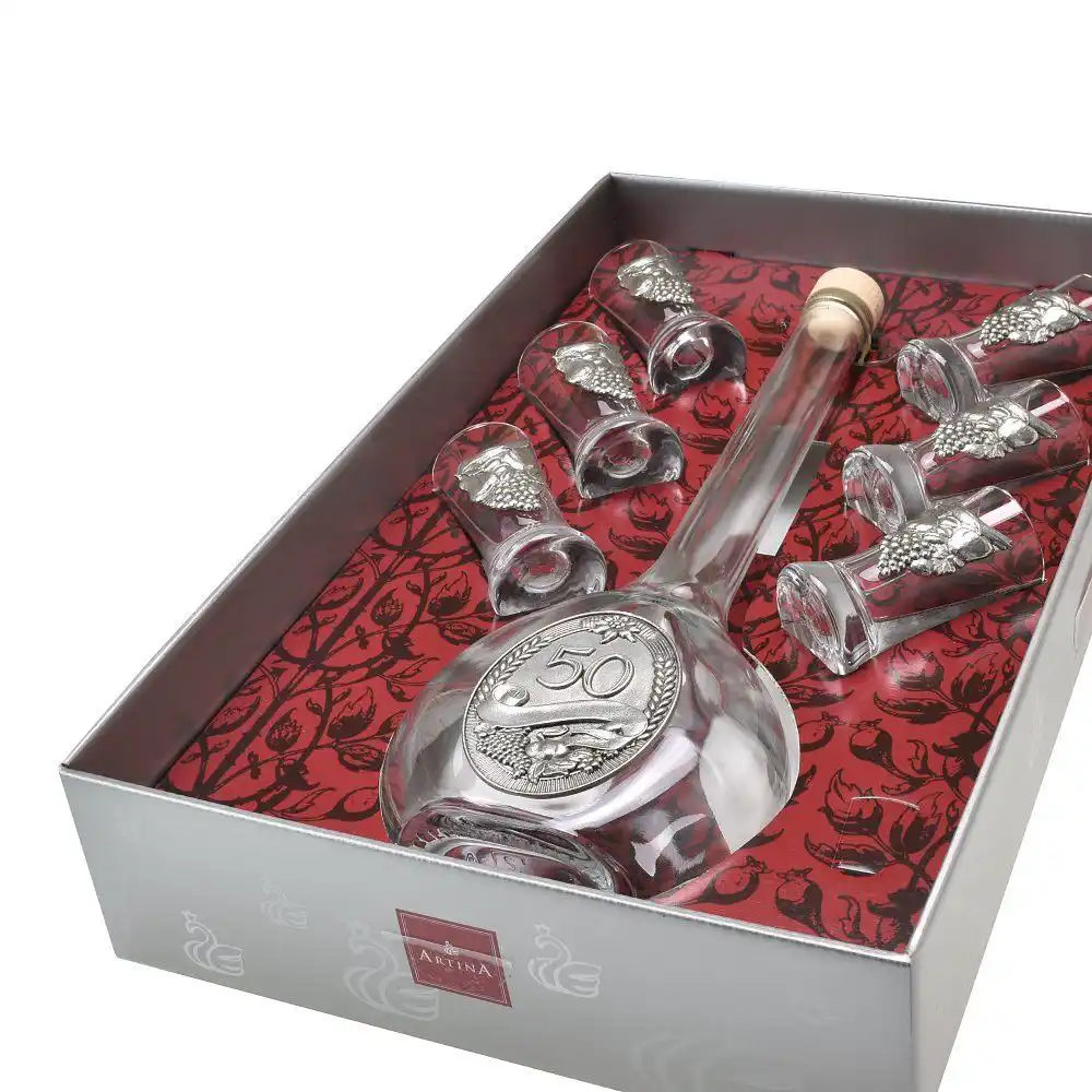 set s cínovou plaketou 50. narozeniny se skleničkami s hrozny