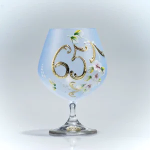 Modrá sklenice k 65. narozeninám se zlatým číslem