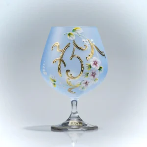 Sklenice k 75. narozeninám v modré barvě se zlatým číslem