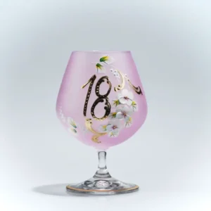 Růžová sklenice k 18. narozeninám se zlatým číslem