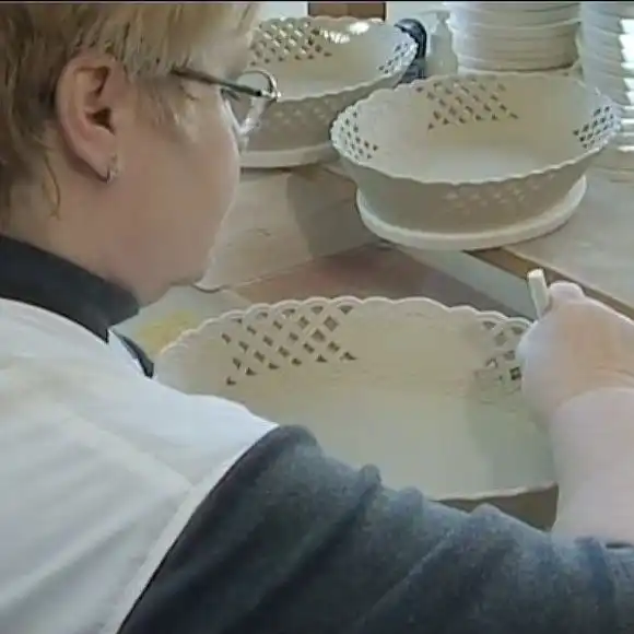 výroba porcelánového podnosu