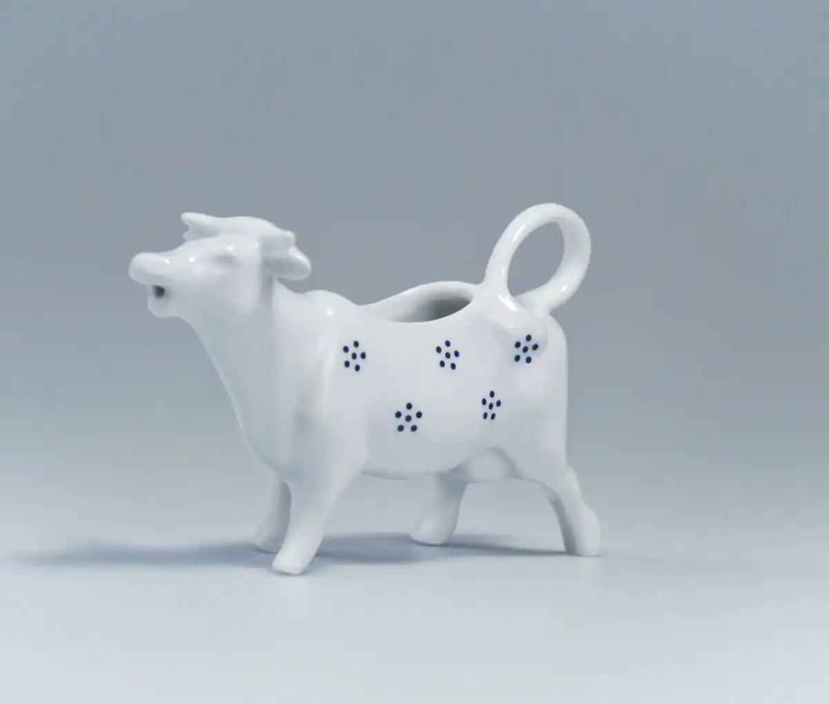 Porcelánová mlékovka Kráva